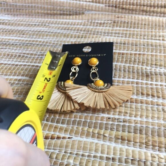 NWT NY&C tassle fan earrings - Picture 3 of 4